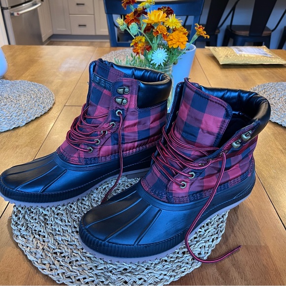 Tommy Hilfiger Men’s Buffalo Check Duck Rain Boot (Size 11) - Picture 2 of 5